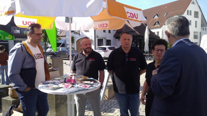 Herzlichen Dank für die Gespräche und den Austausch an unserem Infostand mit unserem Bundestagsabgeordneten Michael Donth auf dem Wochenmarkt am Samstag.